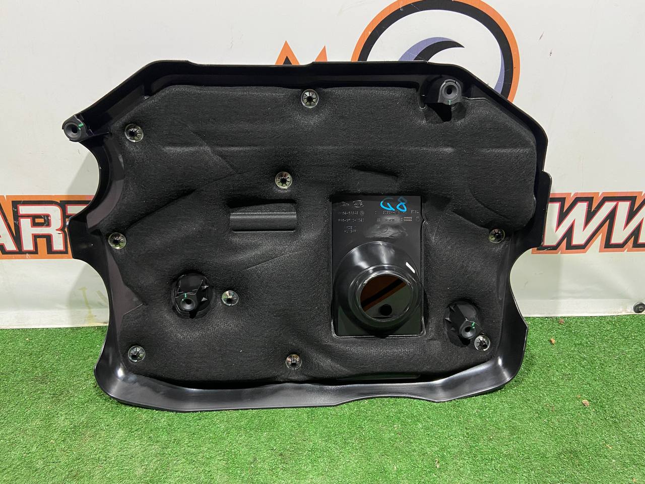 LR121736 Engine cover Range Rover Sport L494 (2014-2022) used cost 120 € in stock 1 pcs.