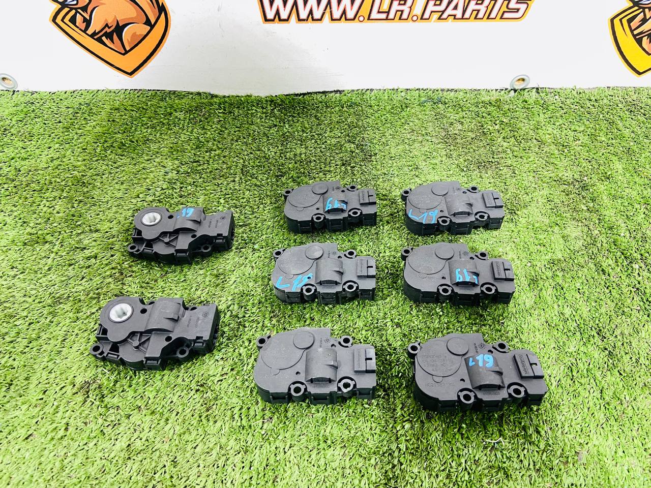 LR131060 Set of heater motors 8 pcs Land Rover Discovery 5 L462 (2017-) Used cost 200 € in stock 1 pcs.
