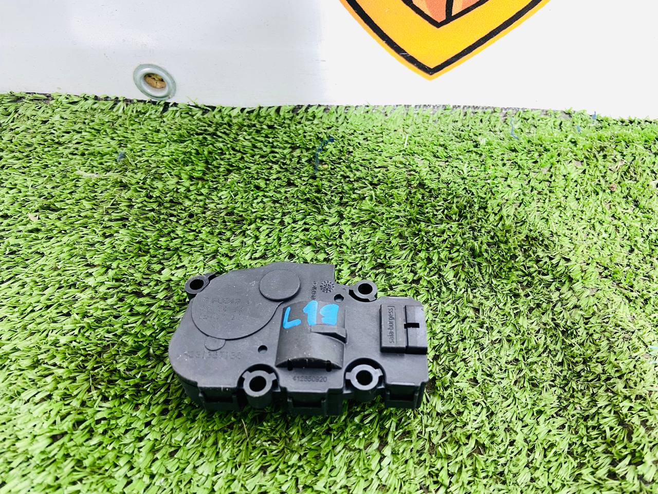 LR131060 Set of heater motors 8 pcs Land Rover Discovery 5 L462 (2017-) Used cost 200 € in stock 1 pcs.