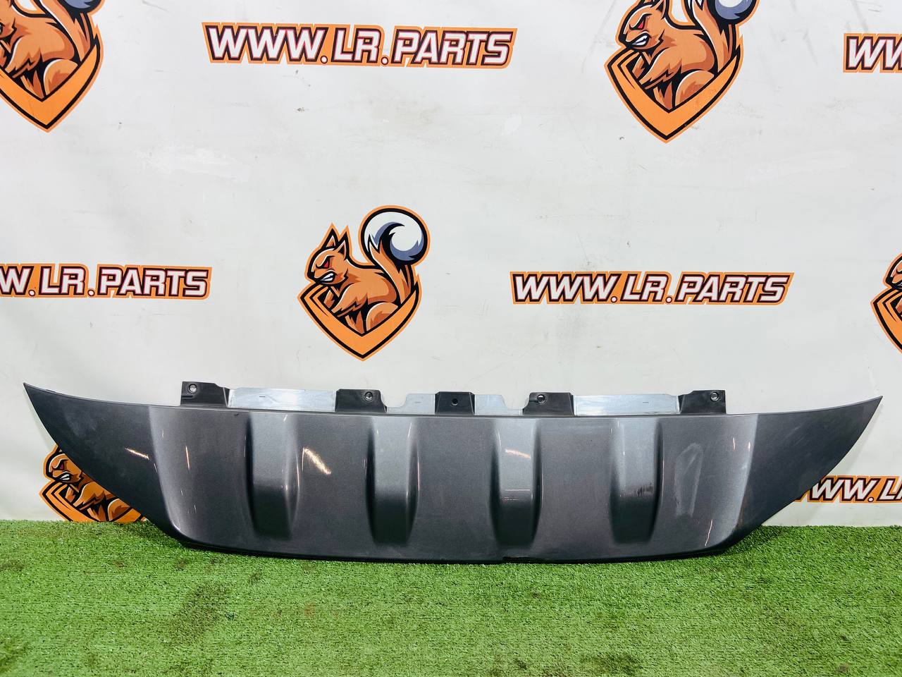 LR133276 Tow Hook Cover 2019- Land Rover Discovery Sport L550 (2015-) Used cost 100 € in stock 1 pcs.