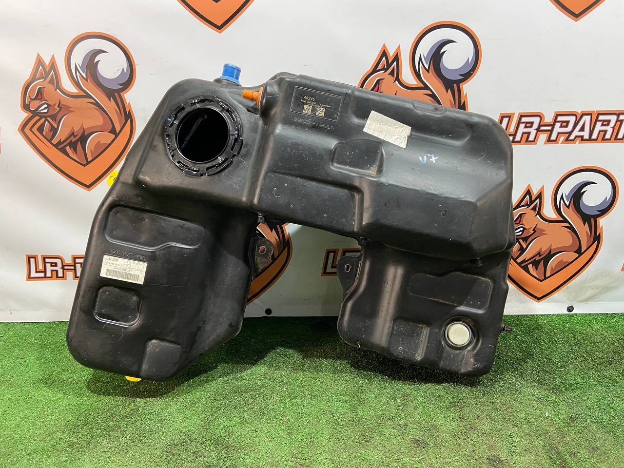 LR136781 Fuel tank Land Rover Discovery 5 Used cost 280 € in stock 1 pcs.