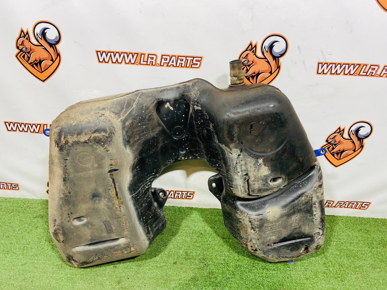 LR136781 Fuel tank Land Rover Discovery 5 Used cost 280 € in stock 1 pcs.