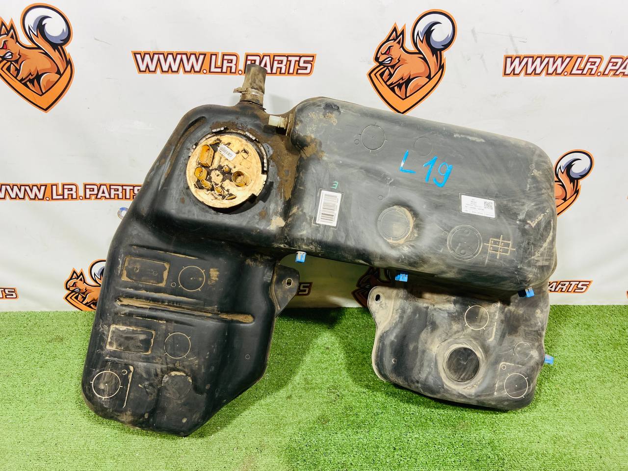 LR136781 Fuel tank Land Rover Discovery 5 Used cost 280 € in stock 1 pcs.