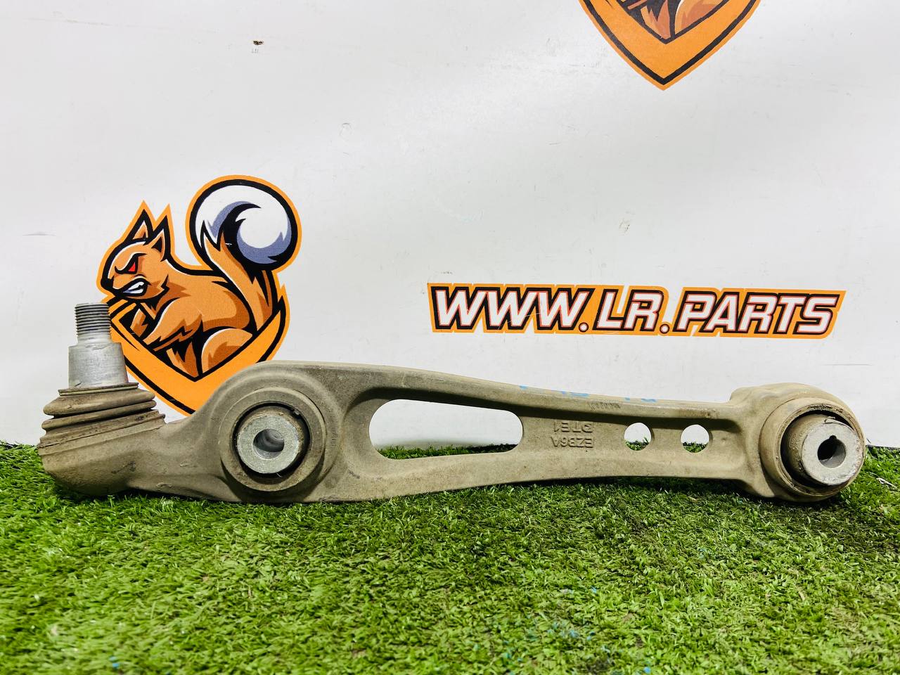 LR137876 Front left lower lever Land Rover Discovery 5 L462 (2017-) USED cost 150 € in stock 1 pcs.