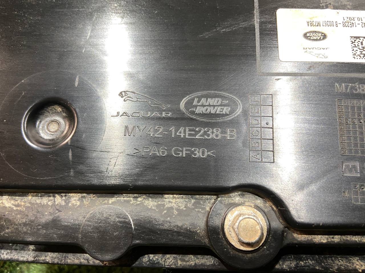 LR141890 Voltage converter housing Land Rover Discovery 5 L462 (2017-) used cost € in stock 1 pcs.