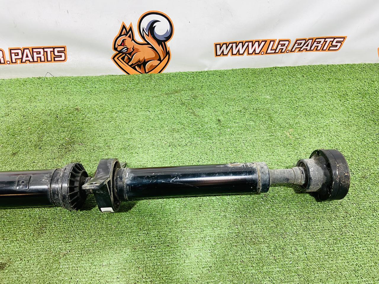 LR142250 Cardan shaft rear Land Rover Discovery 5 L462 (2017-) Used cost € in stock 1 pcs.