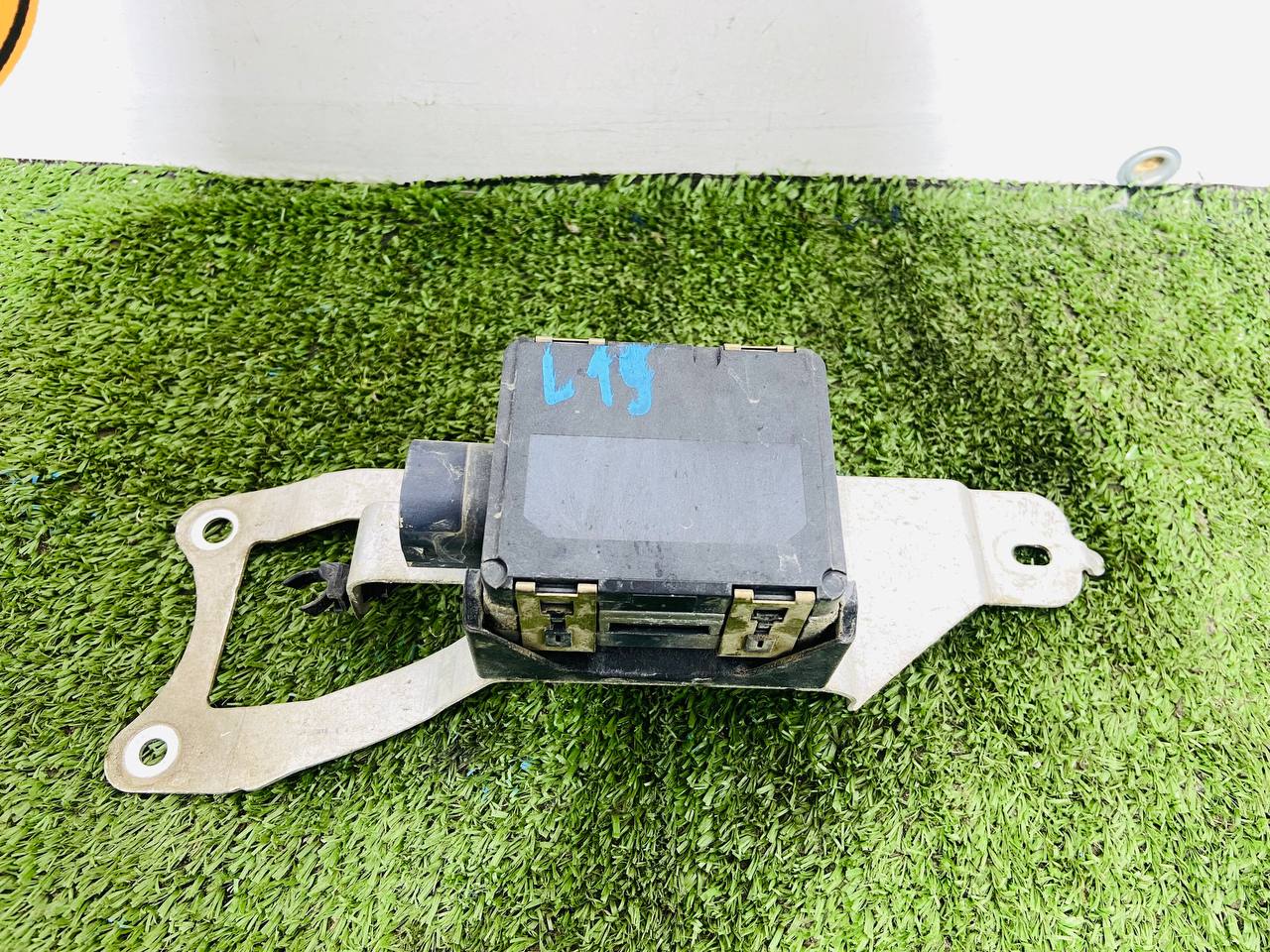 LR142569 Active cruise control radar Land Rover Discovery 5 L462 (2017-) used cost 500 € in stock 1 pcs.