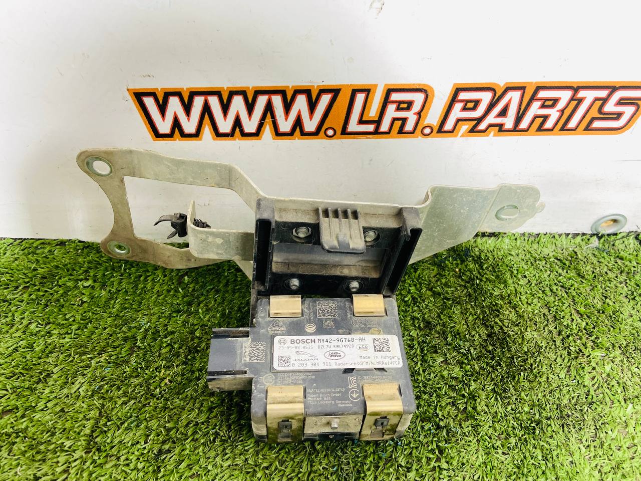 LR142569 Active cruise control radar Land Rover Discovery 5 L462 (2017-) used cost 500 € in stock 1 pcs.