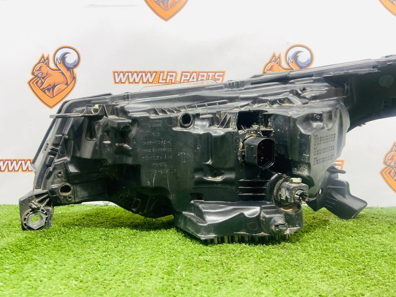 LR144116 Right LED headlight for Land Rover Discovery 5 L462 (2017-) Used cost € in stock 1 pcs.