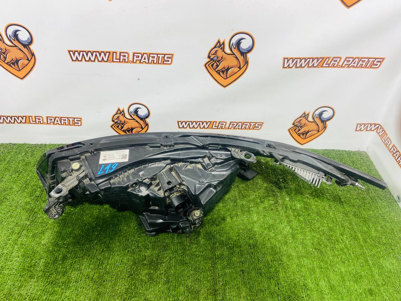 LR144116 Right LED headlight for Land Rover Discovery 5 L462 (2017-) Used cost € in stock 1 pcs.