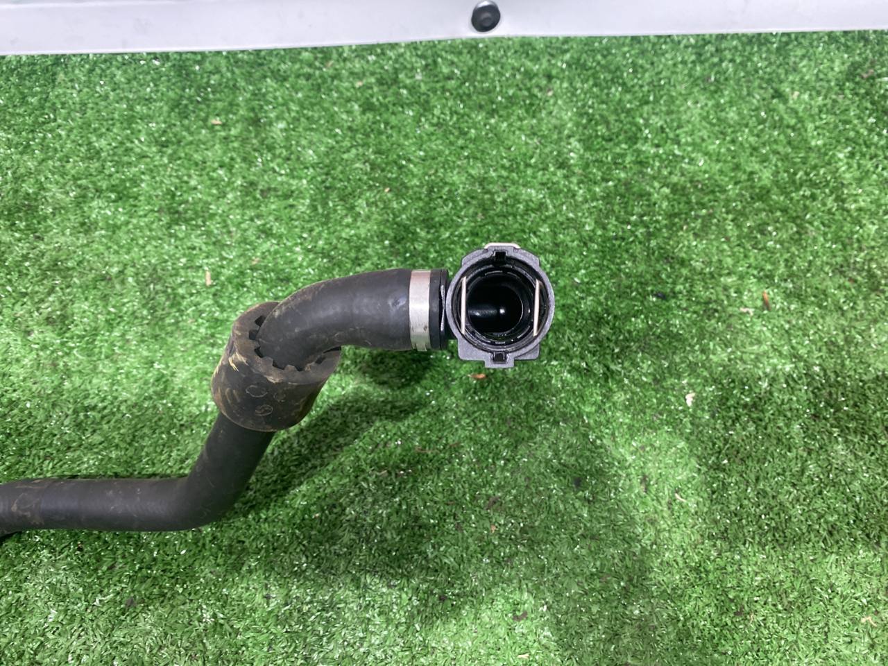 LR146748 Cooling system nozzle 3.0D ingenium Range Rover Sport L494 (2014-2022) Used cost 20 € in stock 1 pcs.