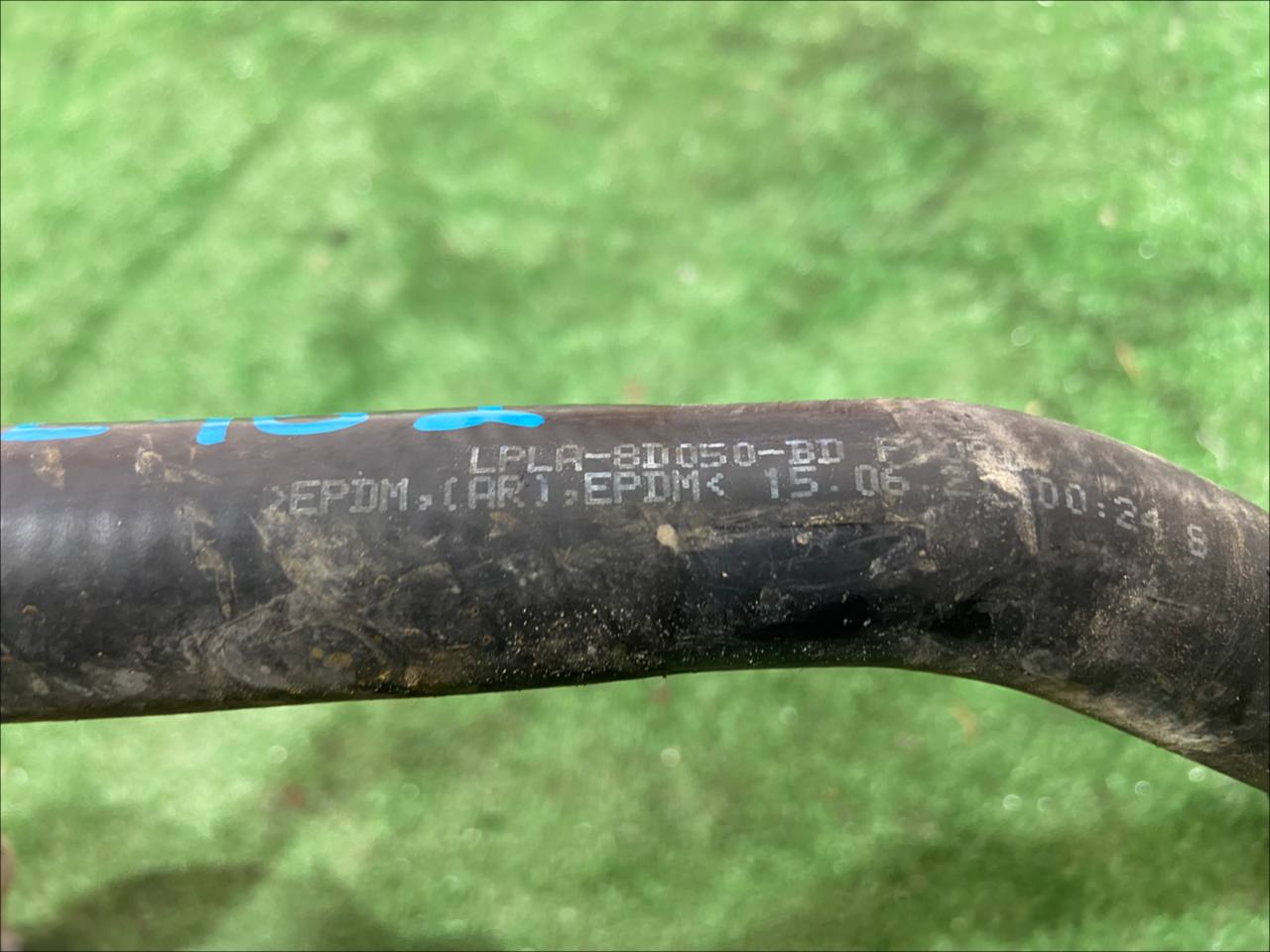 LR146748 Cooling system nozzle 3.0D ingenium Range Rover Sport L494 (2014-2022) Used cost 20 € in stock 1 pcs.