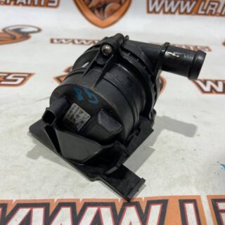 LR153970 Additional pump of the cooling system Range Rover Sport L494 (2014-2022) used cost 90 € in stock 1 pcs.