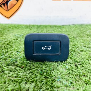LR167540 Land Rover Discovery 5 L462 (2017-) used trunk release button"" cost € in stock 1 pcs.