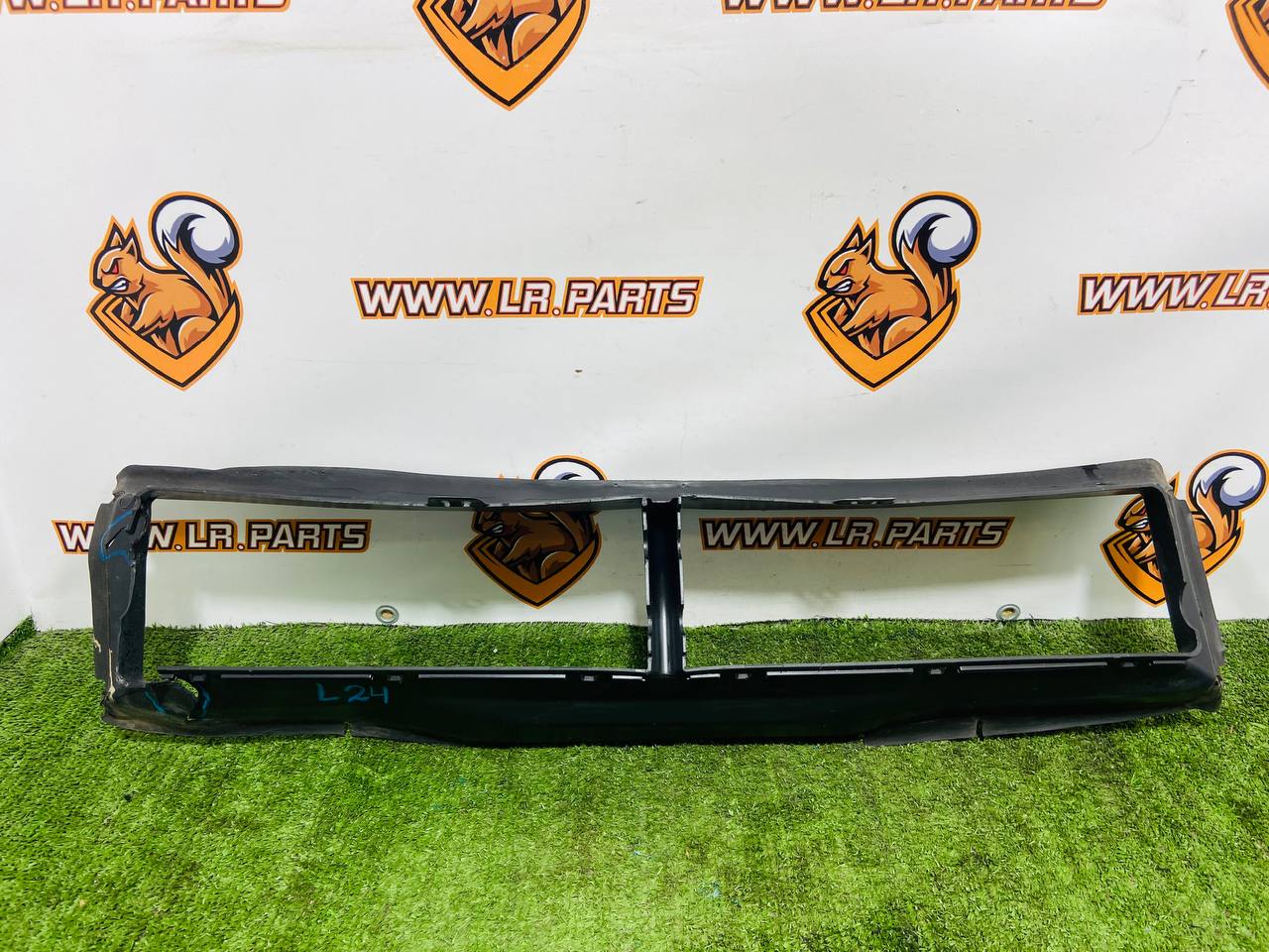 LR168396 Ventilation deflector of the central radiator Range Rover Sport L461 (2023-) Used cost 150 € in stock 2 pcs.