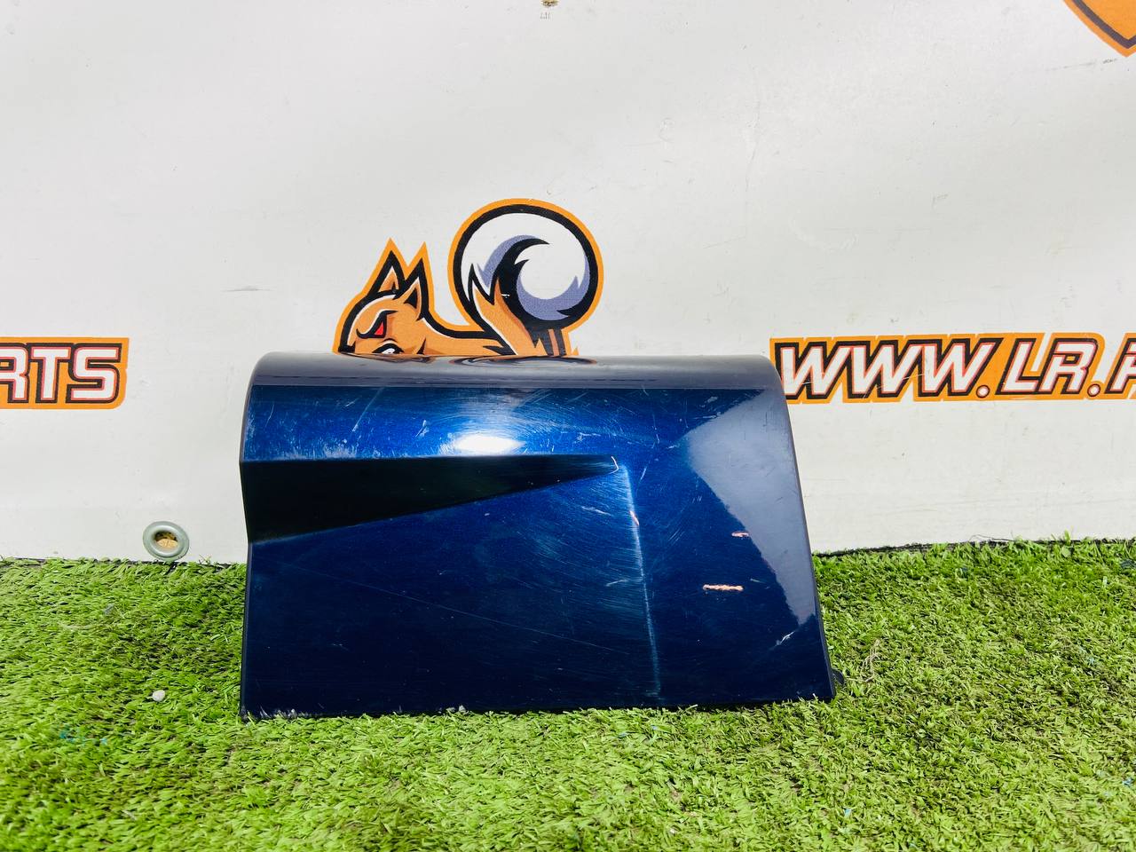 LR168695 Lower left wing molding Range Rover Sport L461 (2023-) Used cost € in stock 2 pcs.