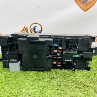 LR172494 Fuse block passenger compartment Land Rover Discovery 5 L462 (2017-) Used cost € in stock 1 pcs.