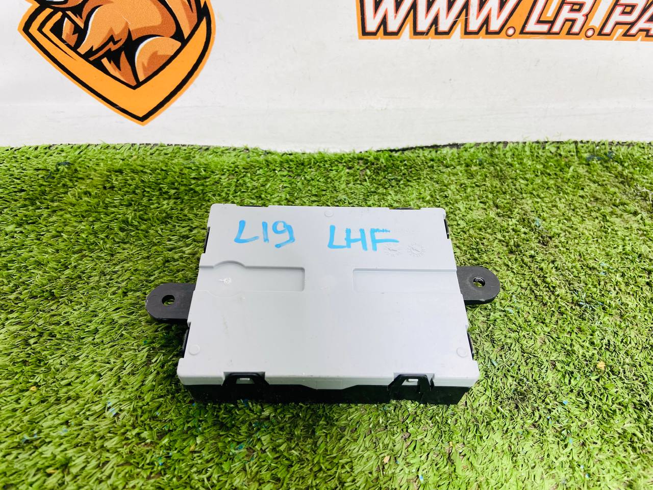 LR174683 Front passenger door control unit Land Rover Discovery 5 L462 (2017-) Used cost € in stock 1 pcs.
