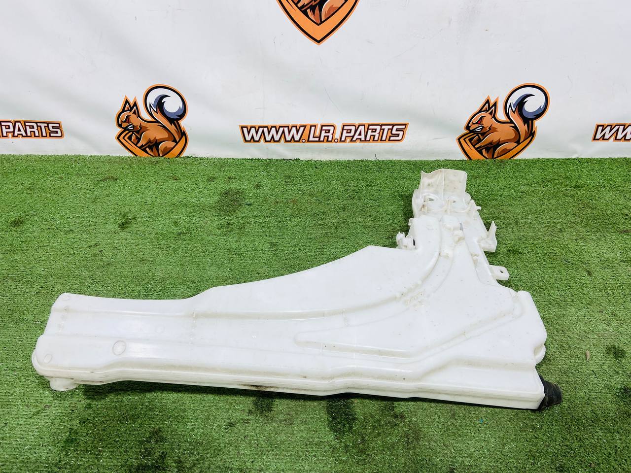 LR175417 Windshield Washer Reservoir for Range Rover Sport L461 (2023-) Used cost 180 € in stock 2 pcs.