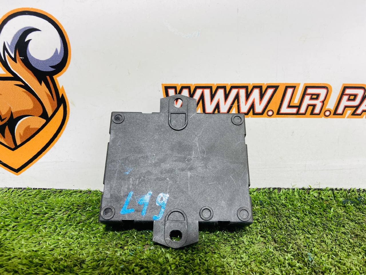 LR178581 Upper rear door control unit Land Rover Discovery 5 L462 (2017-) Used cost € in stock 1 pcs.