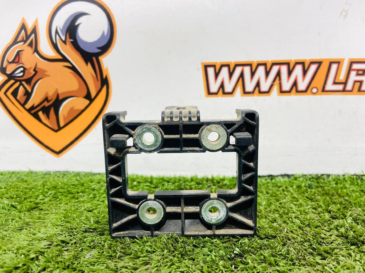 1271015042 Bracket of the radar (distronic) Range Rover Velar L560 (2018-) Used cost 120 € in stock 1 pcs.