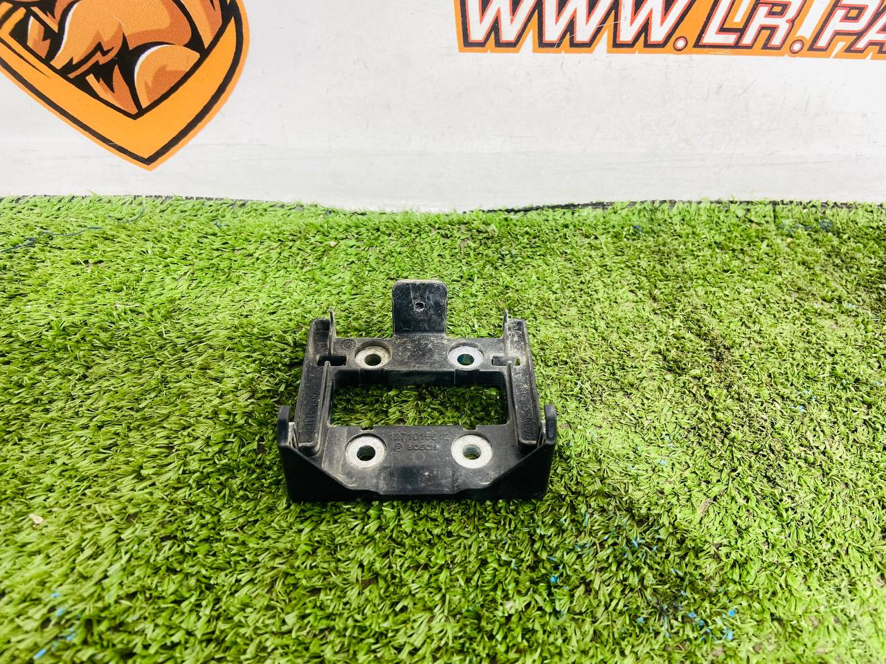 1271015042 Bracket of the radar (distronic) Range Rover Velar L560 (2018-) Used cost 120 € in stock 1 pcs.