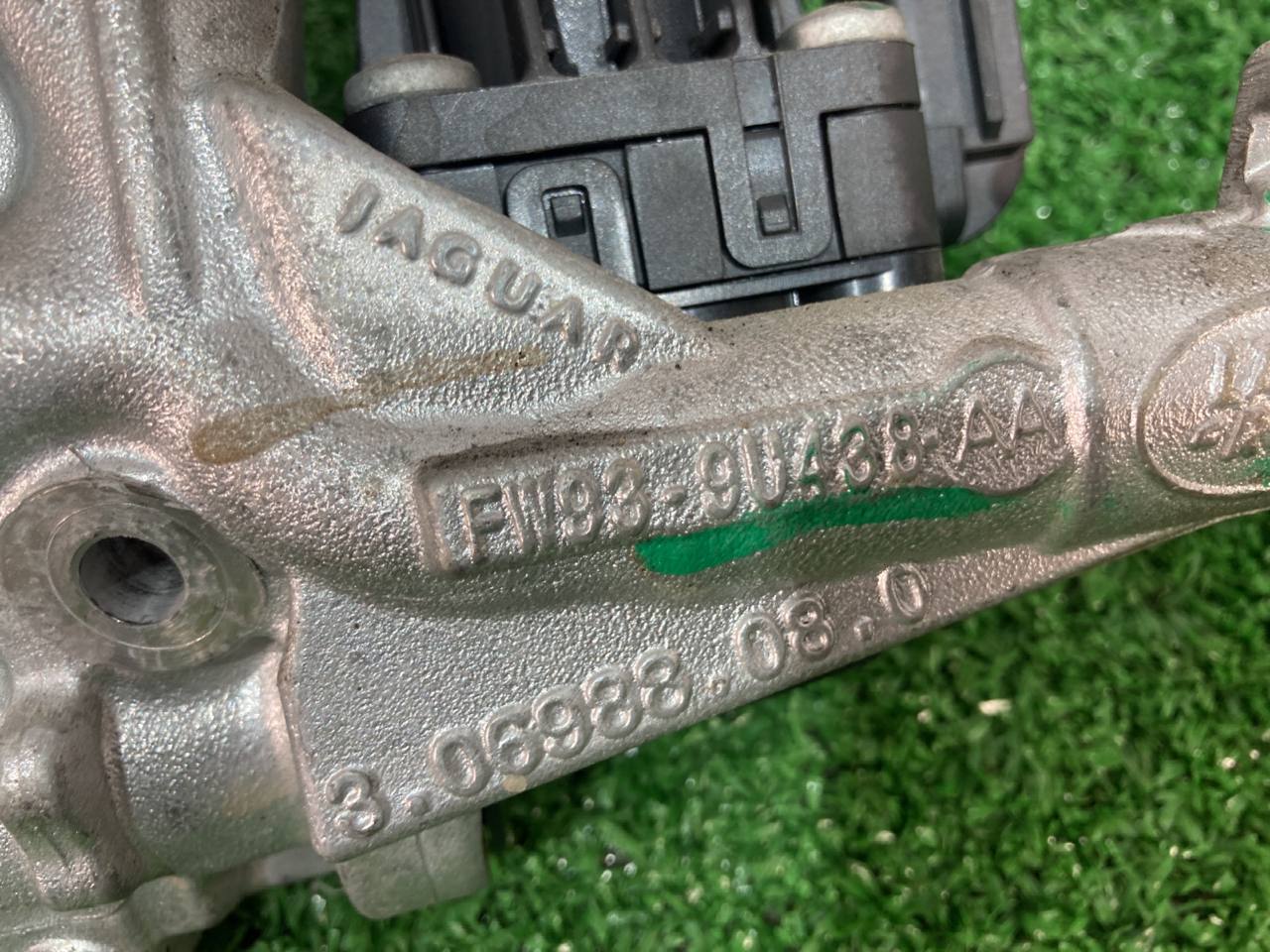 LR063122 Valve EGR right 3.0 TD Range Rover Sport L494 Used cost 150 € in stock 1 pcs.