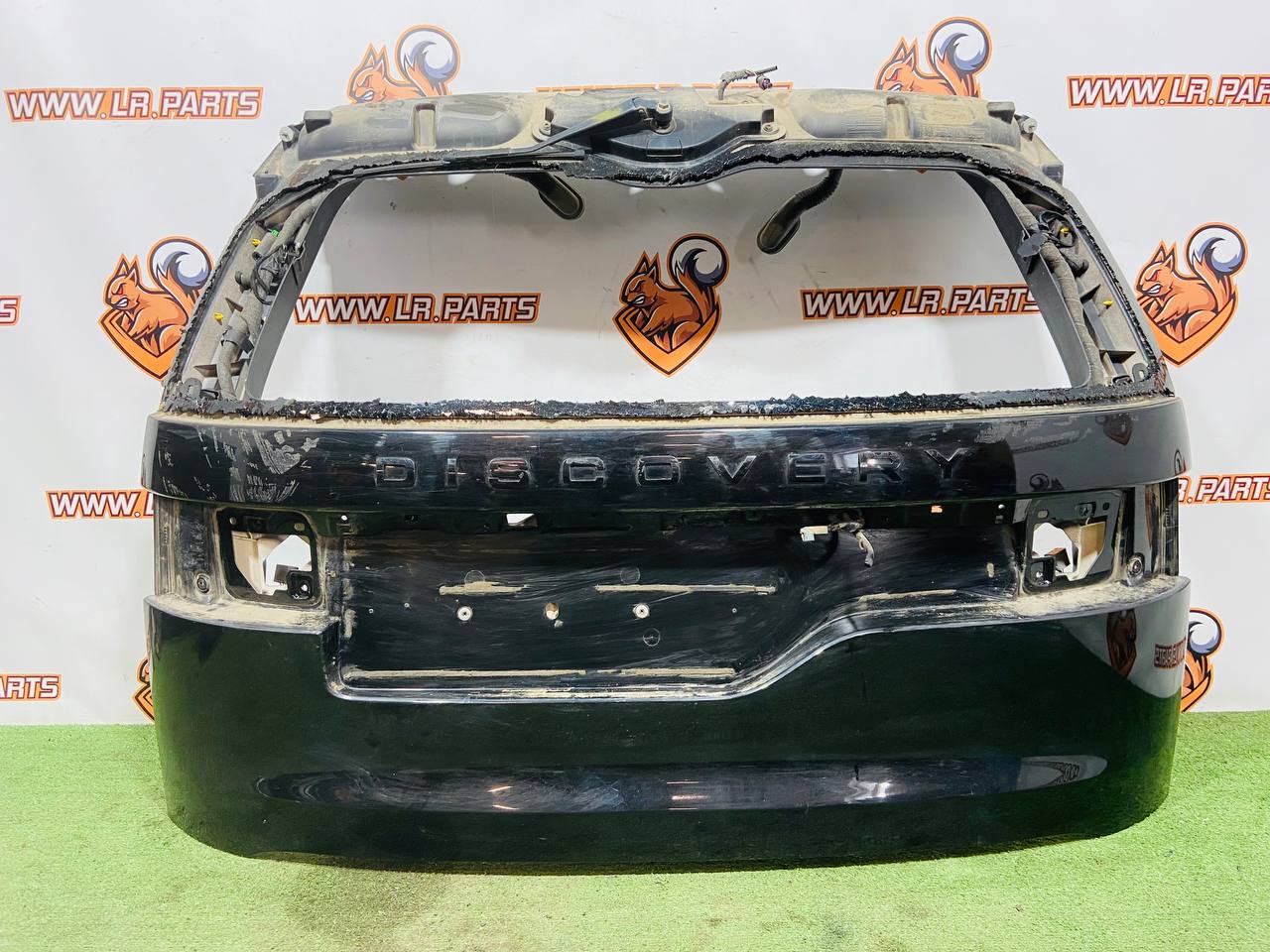 LR080287 Trunk lid without glass for Land Rover Discovery 5 L462 (2017-) Used cost € in stock 1 pcs.