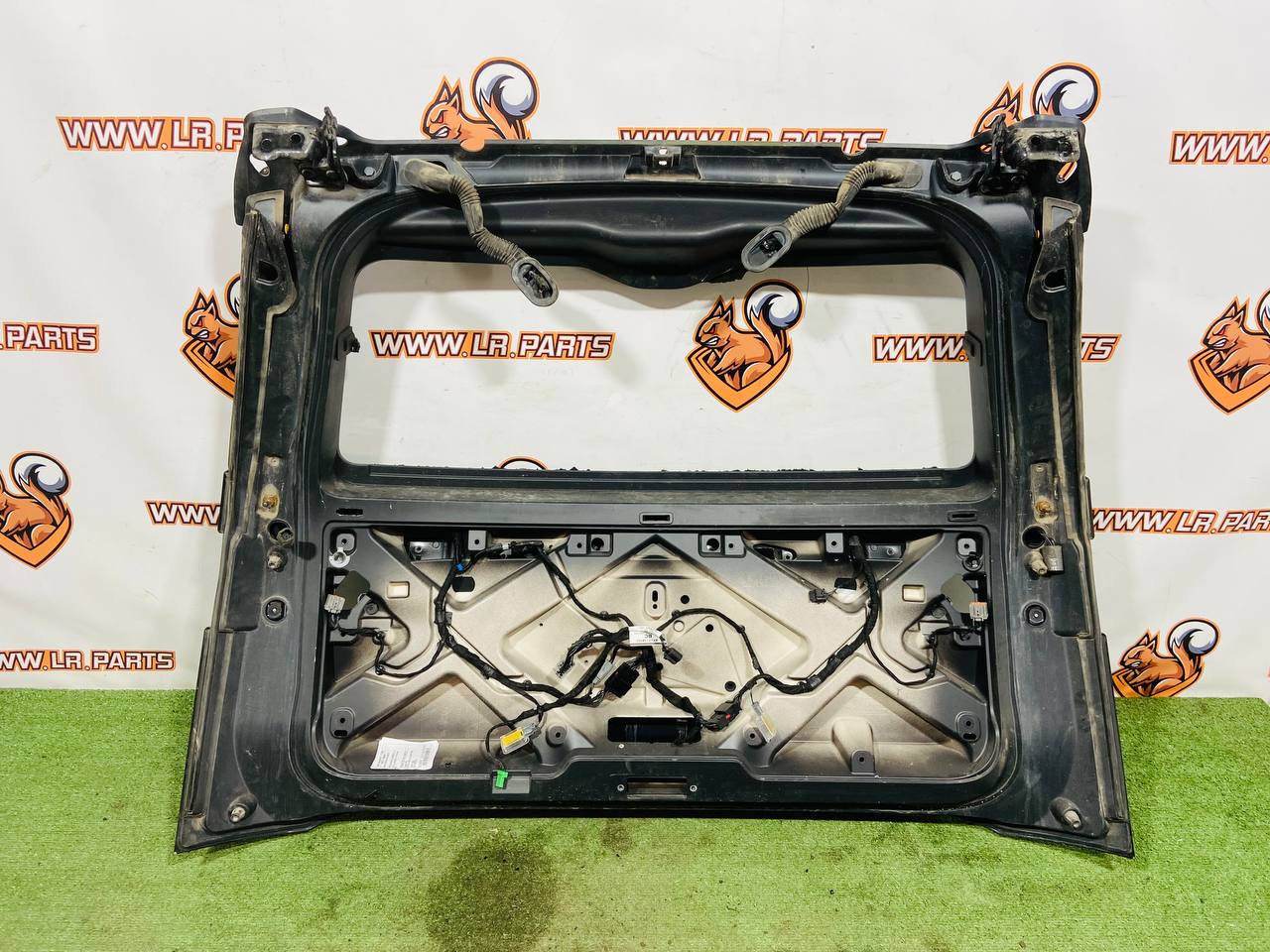 LR080287 Trunk lid without glass for Land Rover Discovery 5 L462 (2017-) Used cost € in stock 1 pcs.