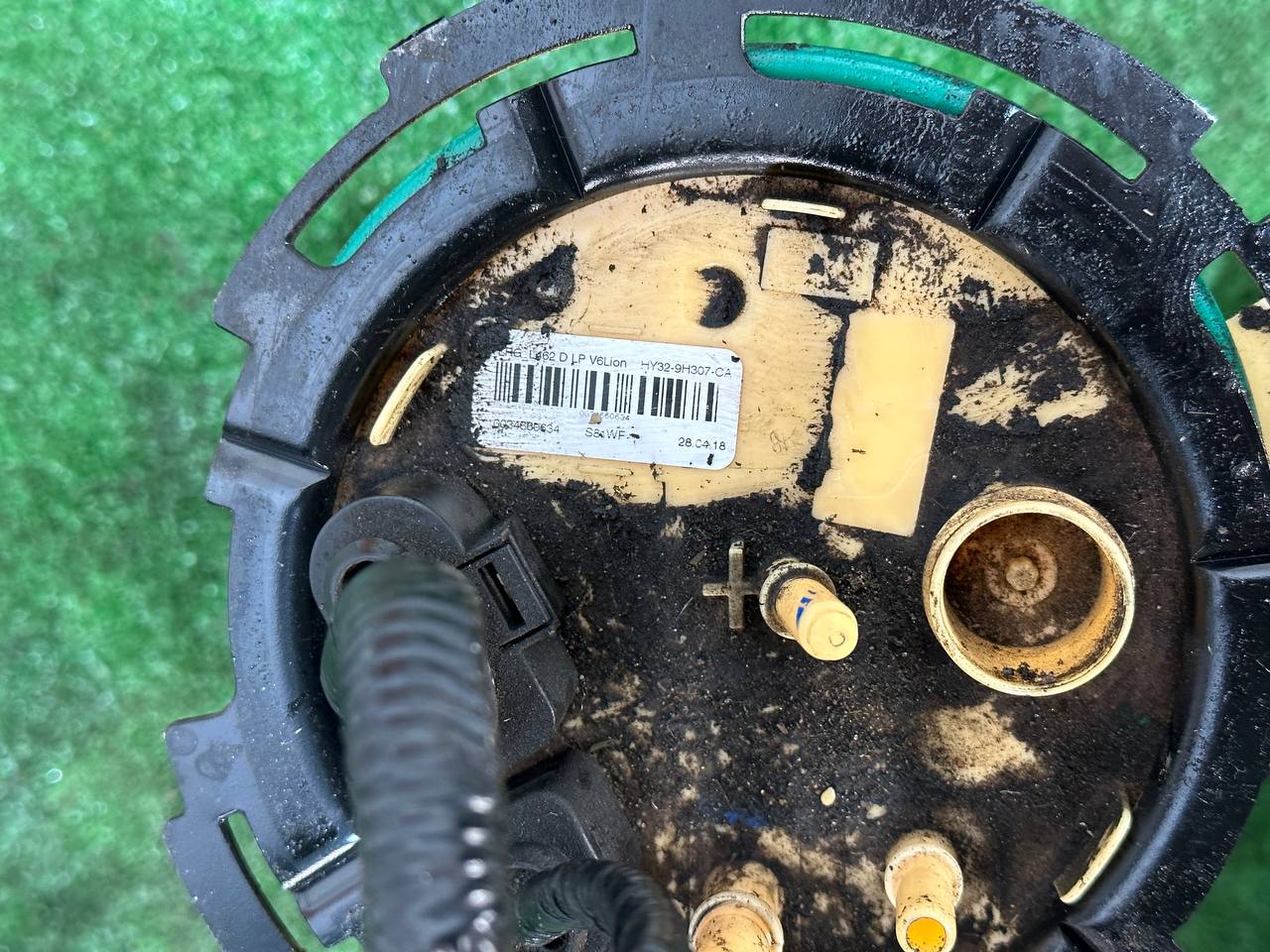 LR082749 Diesel fuel pump assembly in tank Land Rover Discovery 5 L462 (2017-) used - Image 12