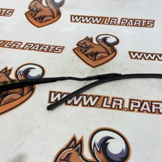 LR113390 Front right Wiper RANGE ROVER SPORT (L494) 2013- Used cost 30 € in stock 1 pcs.