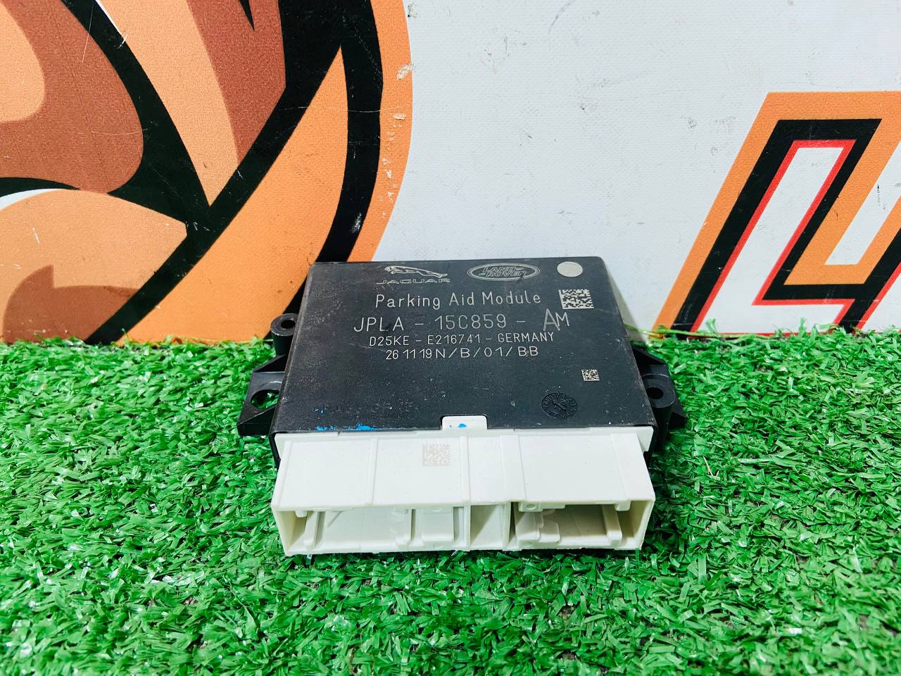 LR117587 Parking assistance module Range Rover L405 (2013-2021) Used - Image 16