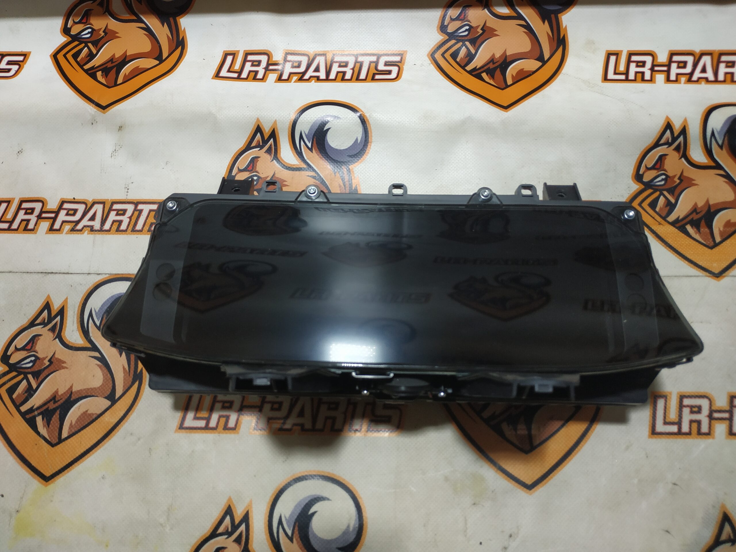LR120551 Dashboard TFT Land Rover Discovery 5 L462 (2017-) Used cost 700 € in stock 2 pcs.