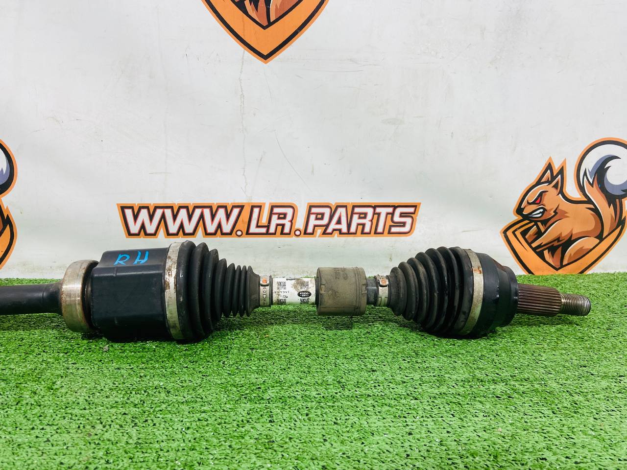 LR135950 Front axle shaft 2.0TD 2.0IE right Land Rover Discovery Sport L550 (2015-) Used cost 330 € in stock 1 pcs.