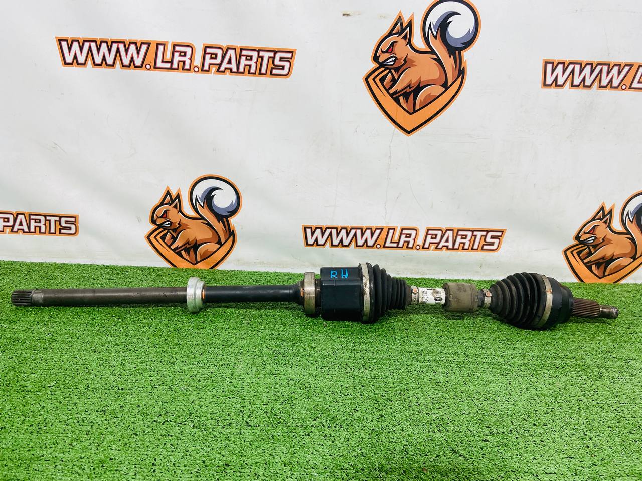 LR135950 Front axle shaft 2.0TD 2.0IE right Land Rover Discovery Sport L550 (2015-) Used cost 330 € in stock 1 pcs.