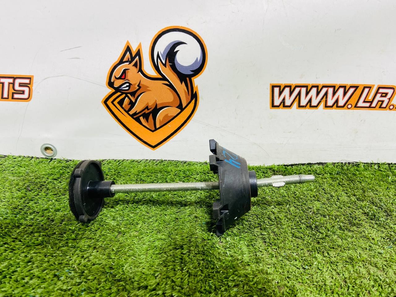 LR144556 Spare wheel mounting bolt for Range Rover Sport L461 (2023-) Used"" cost € in stock 1 pcs.