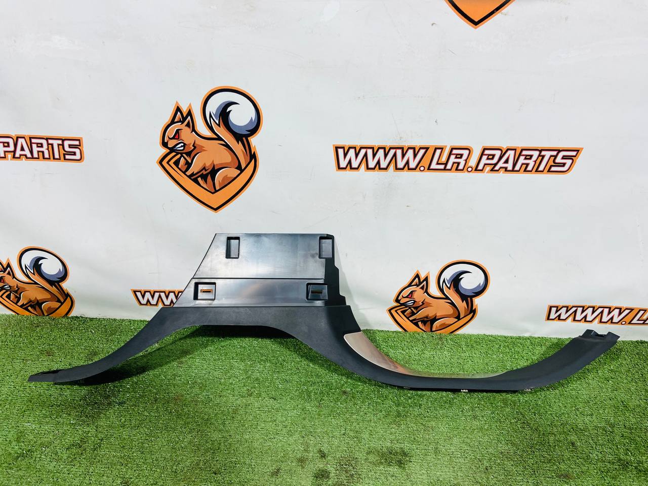 LR151160 Right rear footstep protection plate for Range Rover Sport L461 (2023-) Used cost 120 € in stock 1 pcs.