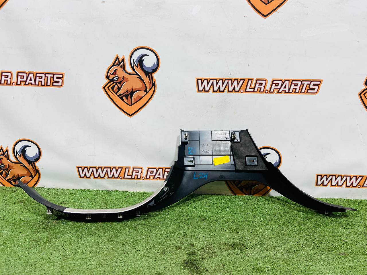 LR151160 Right rear footstep protection plate for Range Rover Sport L461 (2023-) Used cost 120 € in stock 1 pcs.