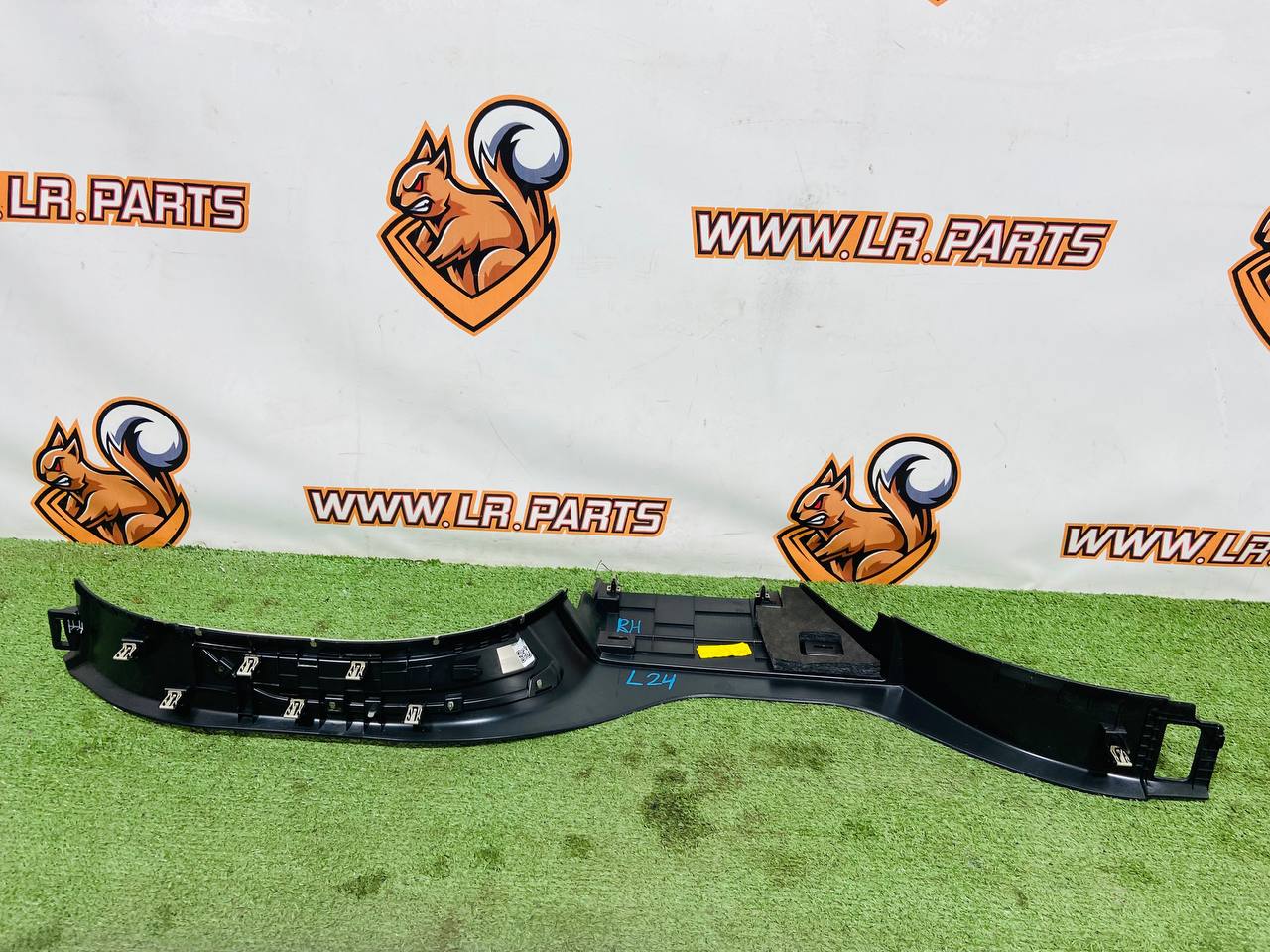 LR151160 Right rear footstep protection plate for Range Rover Sport L461 (2023-) Used cost 120 € in stock 1 pcs.