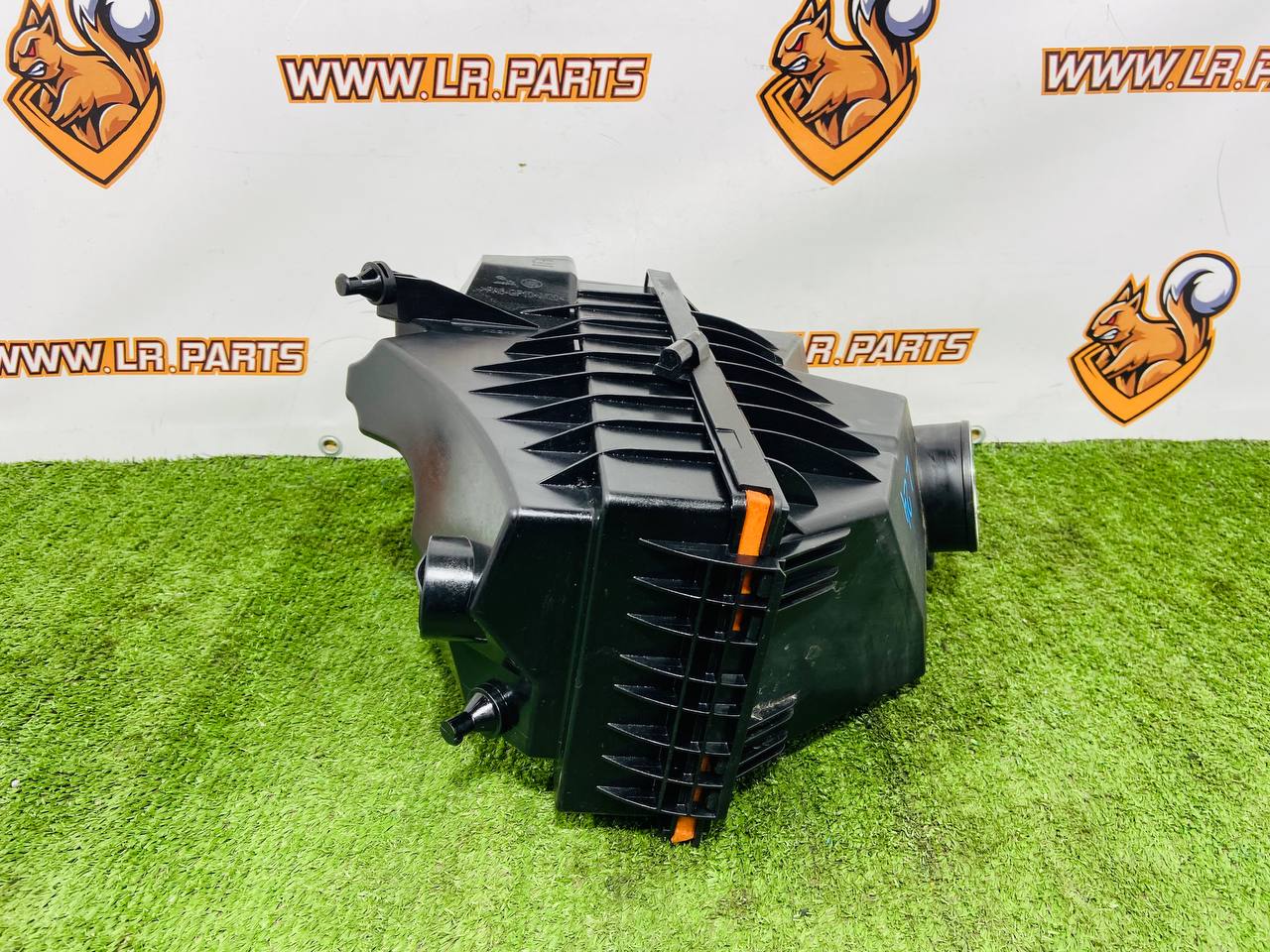 LR152093 Air filter housing left 3.0ie AJ20P6 ingenium Range Rover Sport L461 (2023-) Used cost € in stock 1 pcs.