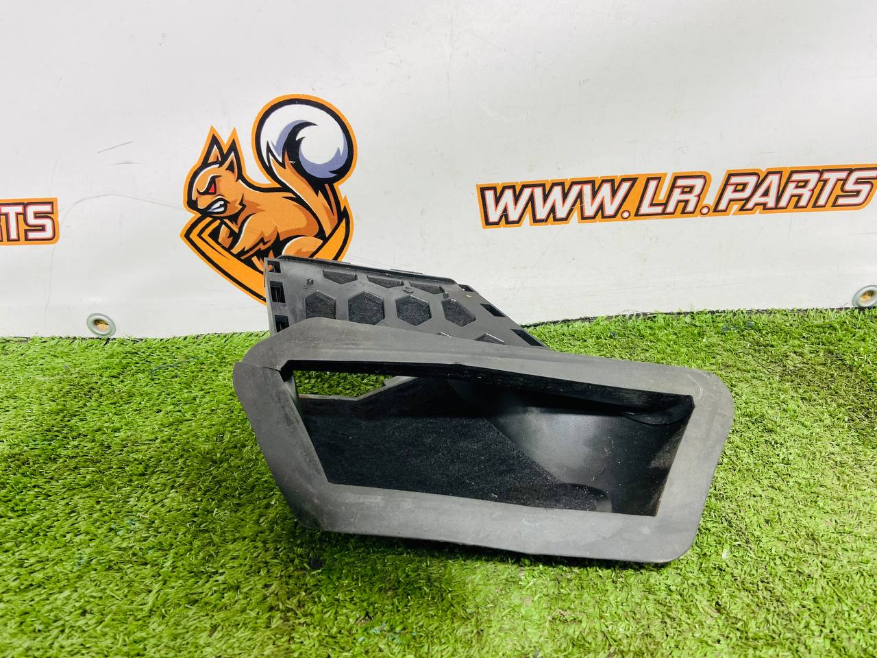 LR152148 Air intake of the left air filter Range Rover Sport L461 (2023-) Used cost € in stock 1 pcs.