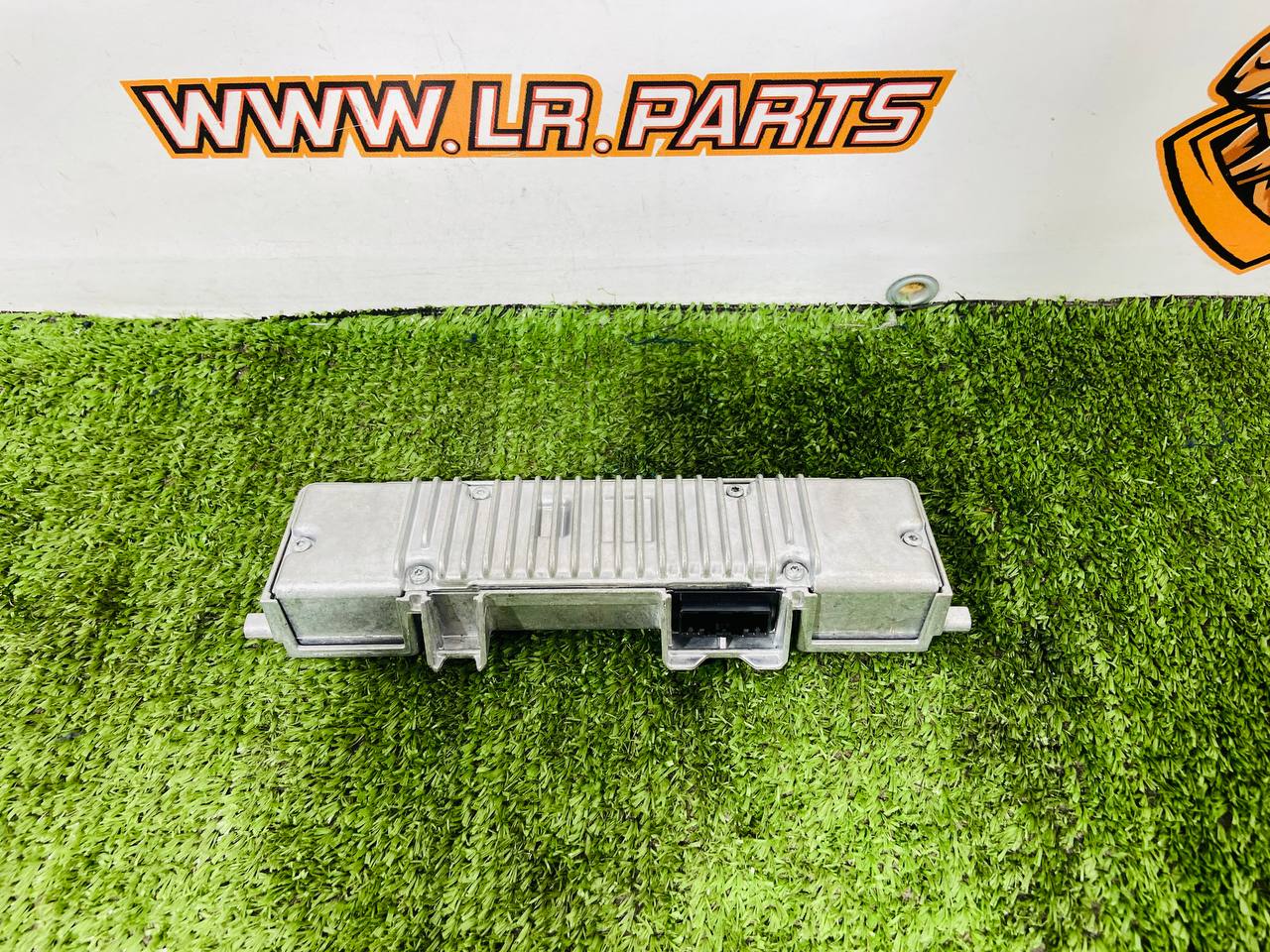 LR152352 Front camera under the windshield for Range Rover L460 (2023-) Used cost 550 € in stock 2 pcs.