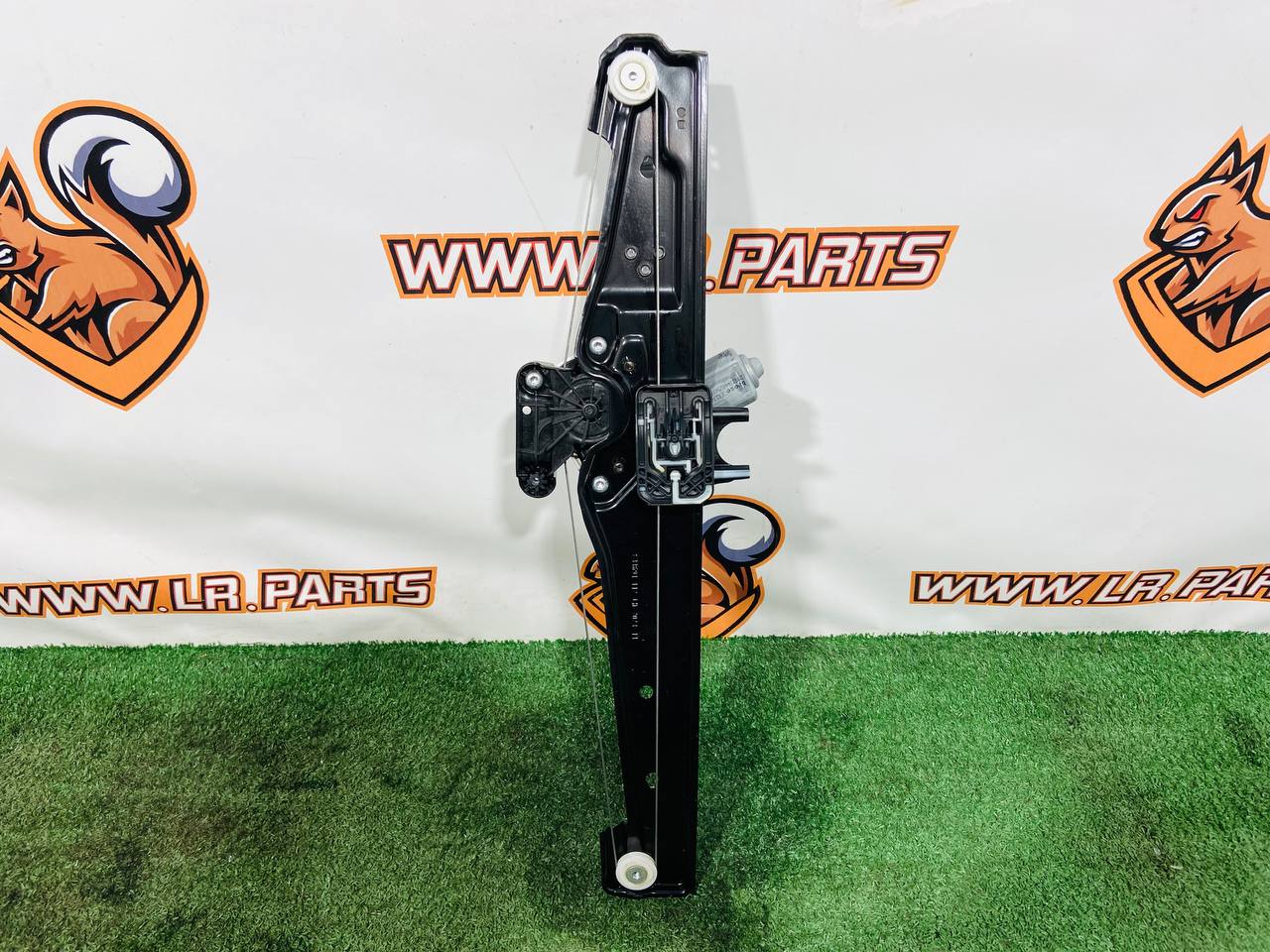 LR153068 Front left window regulator Range Rover Sport L461 (2023-) Used cost 235 € in stock 4 pcs.