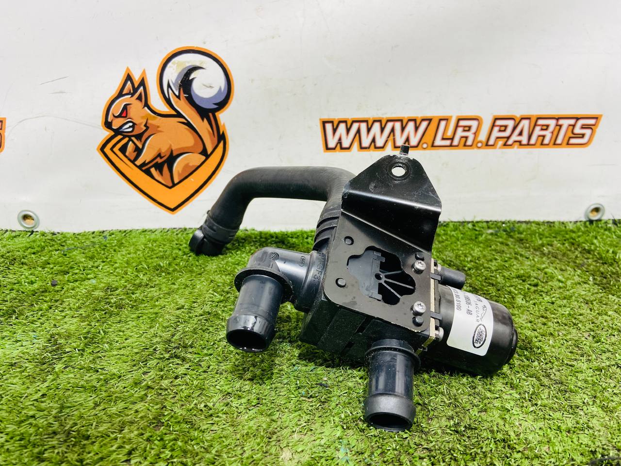 LR153505 Cooling system valve for Range Rover Sport L461 (2023-) Used cost € in stock 1 pcs.