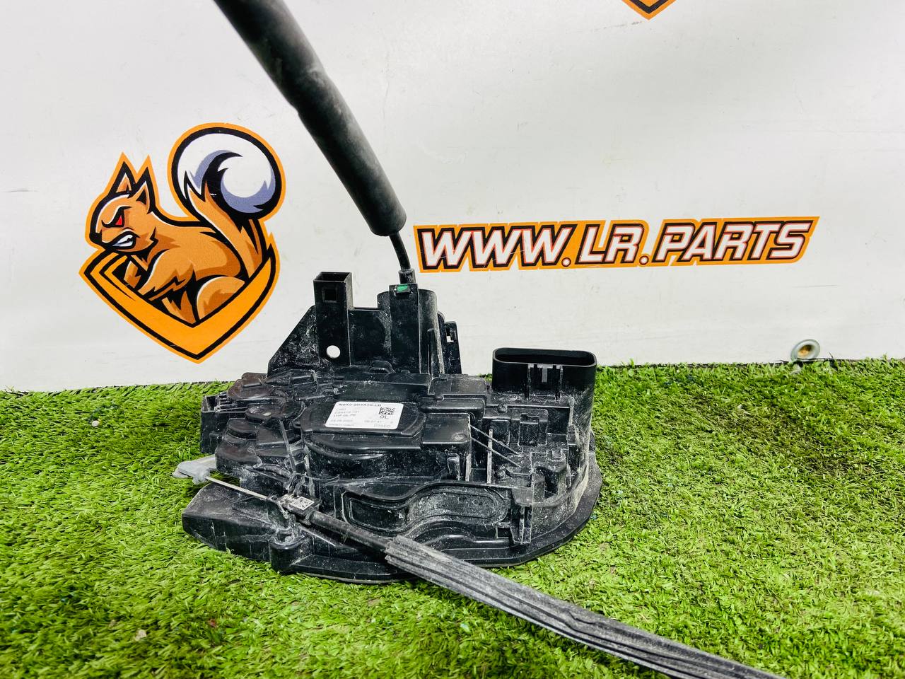 LR153719 Front Left Door Lock for Range Rover Sport L461 (2023-) Used cost 240 € in stock 2 pcs.