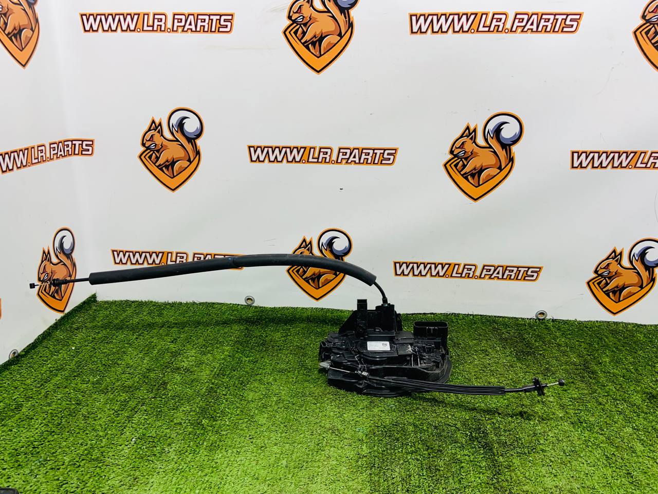 LR153732 Door lock for the rear left Range Rover Sport L461 (2023-) Used cost 240 € in stock 2 pcs.