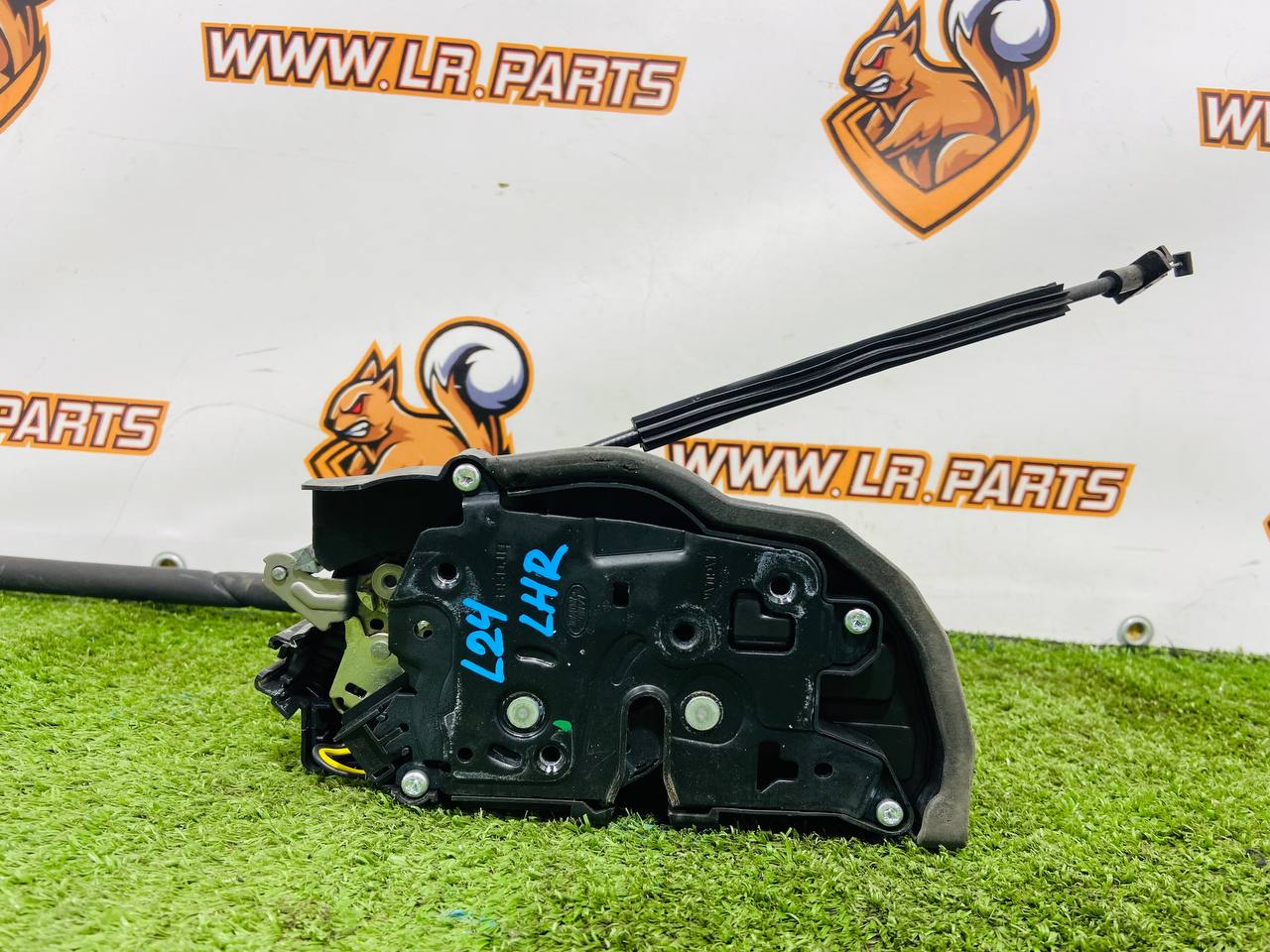 LR153732 Door lock for the rear left Range Rover Sport L461 (2023-) Used cost 240 € in stock 2 pcs.