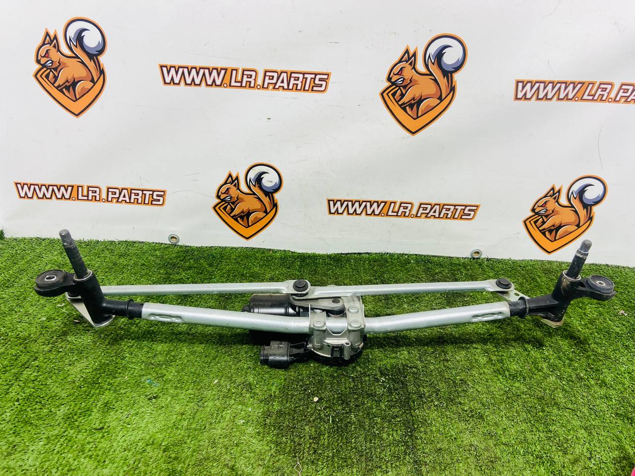 LR154118 Front wiper arm with motor for Range Rover Sport L461 (2023-) Used cost € in stock 1 pcs.