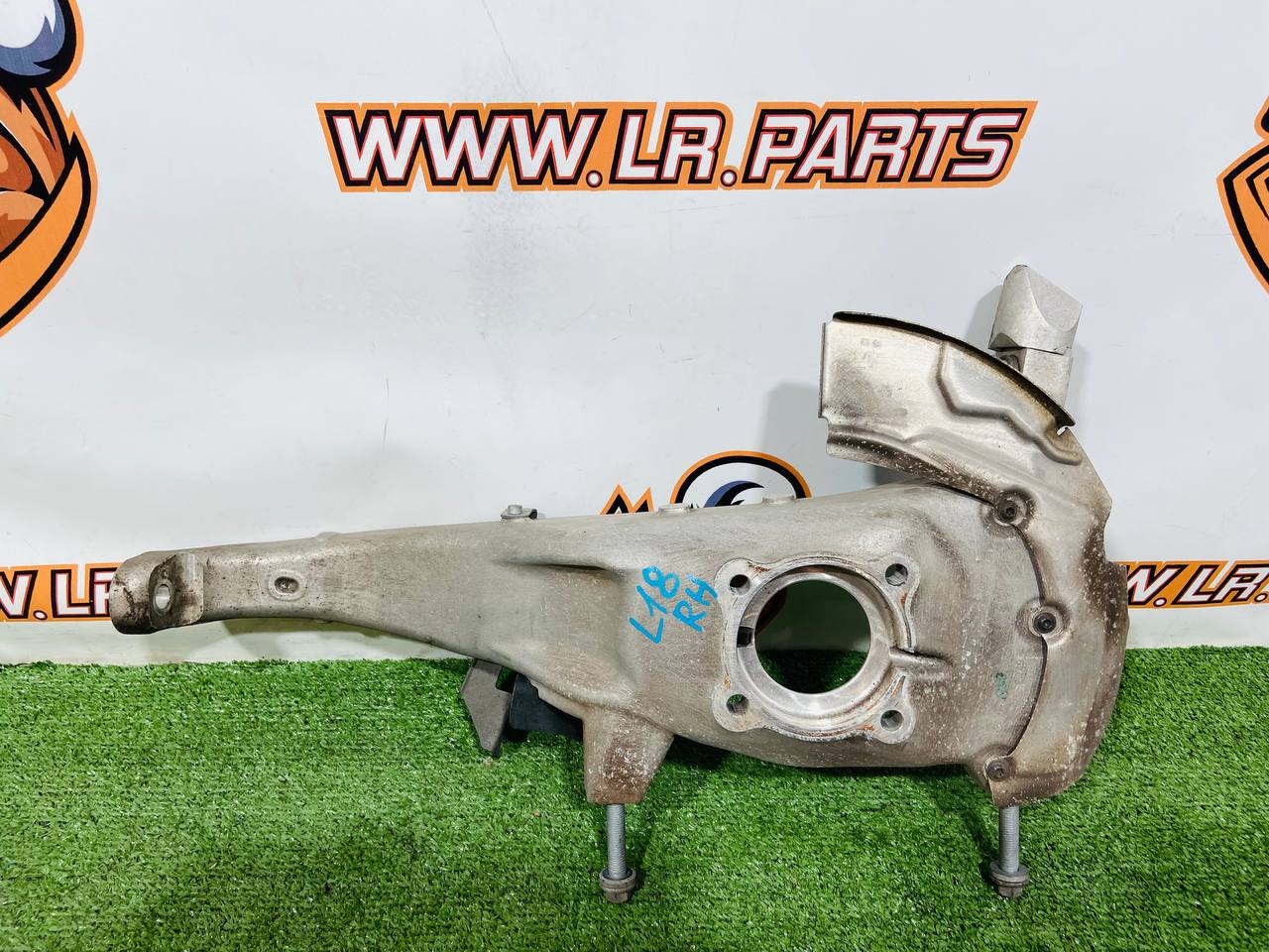 LR154192 Swivel front right fist Range Rover Sport L461 (2023-) Used cost 500 € in stock 2 pcs.