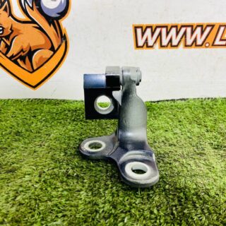 LR157461 Lower left front door hinge for Range Rover Sport L461 (2023-) Used cost € in stock 1 pcs.